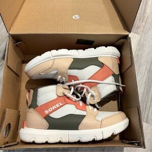 Sorel Women's Tan and Green Winter Boots